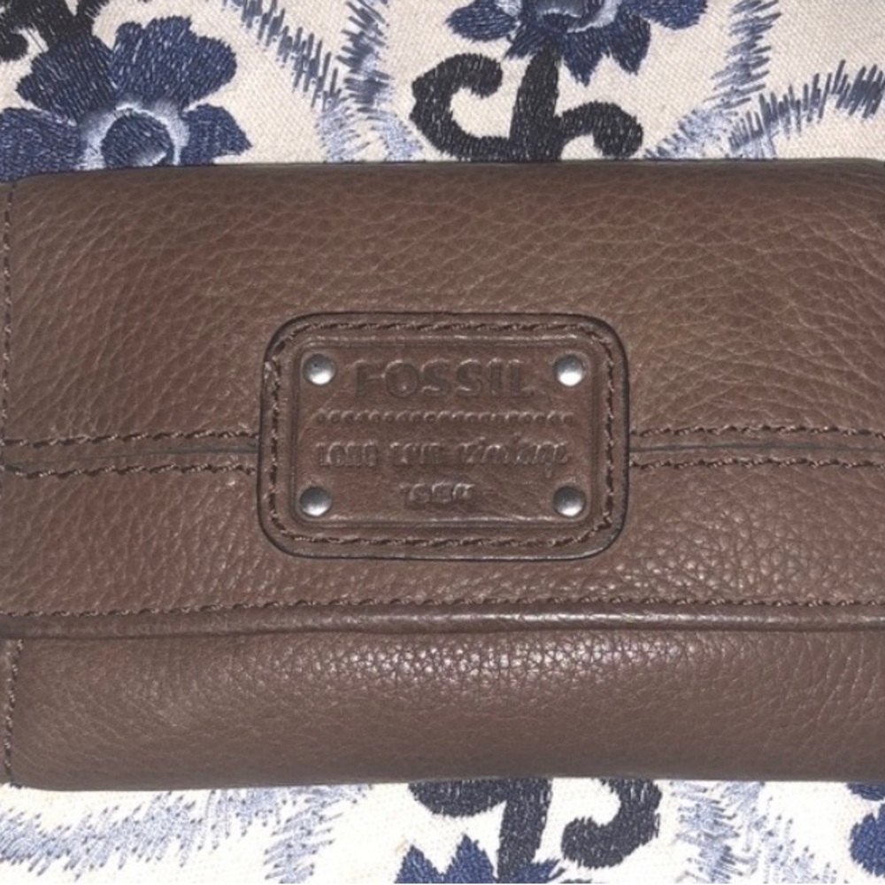 Fossil trifold leather wallet